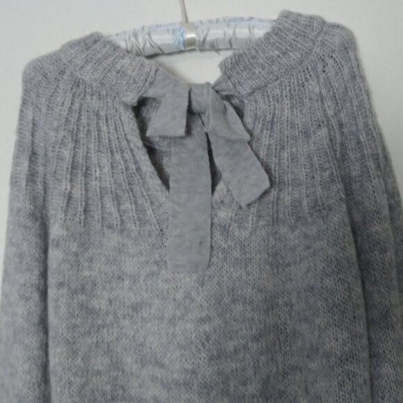 Lauren Conrad NWT Soft Grey Bow Back Loose Weave Pullover Sz L - Picture 7 of 8